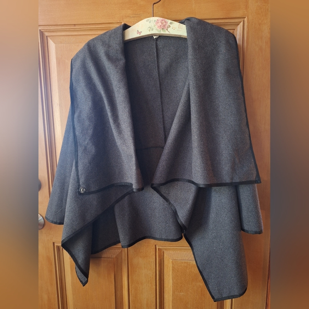 Elegant Gray Women's Sweater Sz Medium